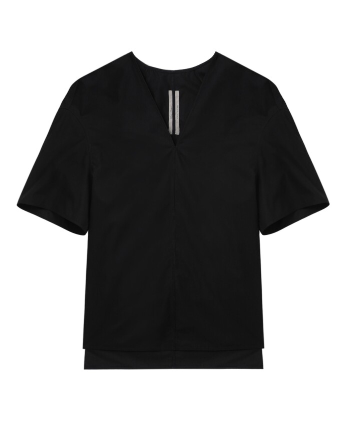 t-shirt-noir-decontracte-a-manches-courtes