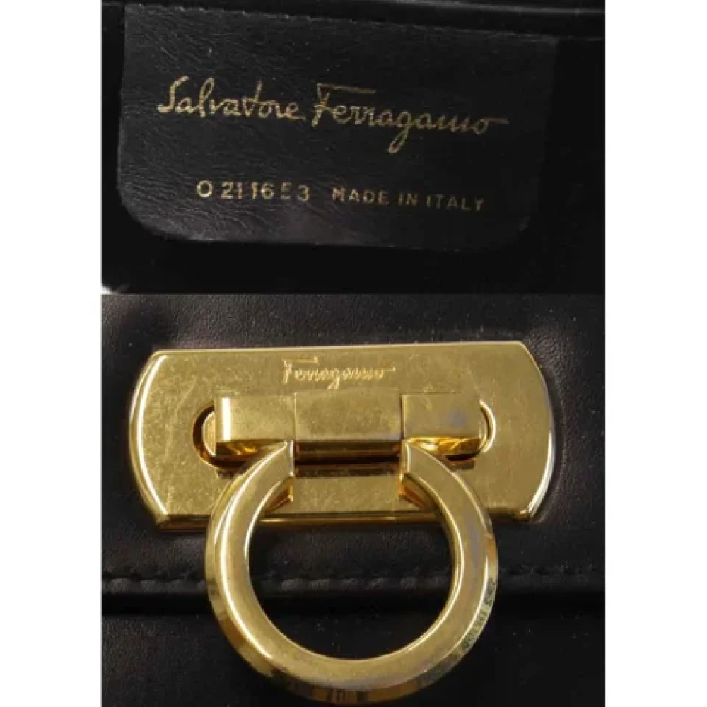 Salvatore Ferragamo Pre-owned Leather shoulder-bags Black Dames