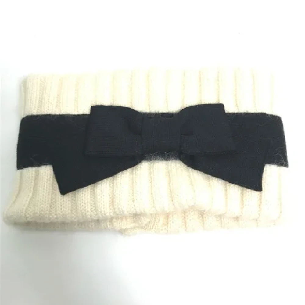 Chanel Vintage Pre-owned Cashmere scarves White Dames