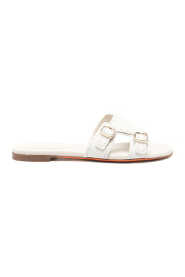 vita-platta-sandaler-med-spanne-detalj