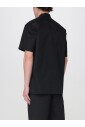 chemise-noire-a-boutons-style-intemporel