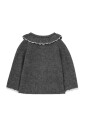 grijze-kasjmier-vest-met-gerimpelde-kraag