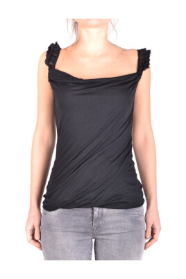 debardeur-noir-avec-encolure-carree