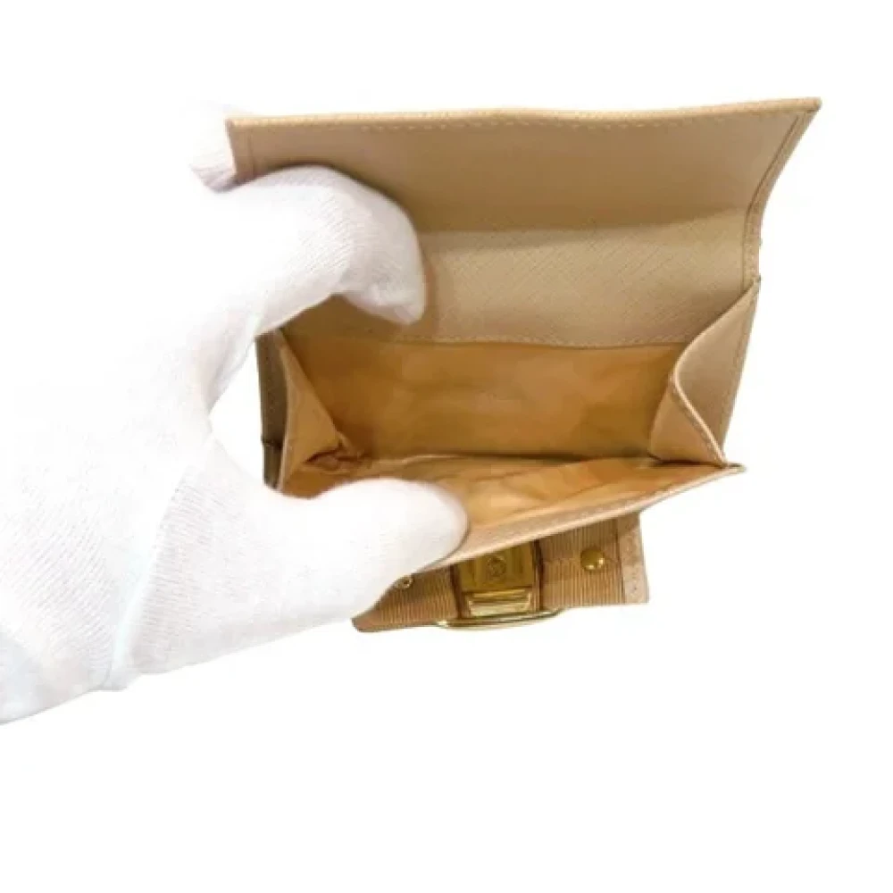 Salvatore Ferragamo Pre-owned Leather wallets Beige Dames