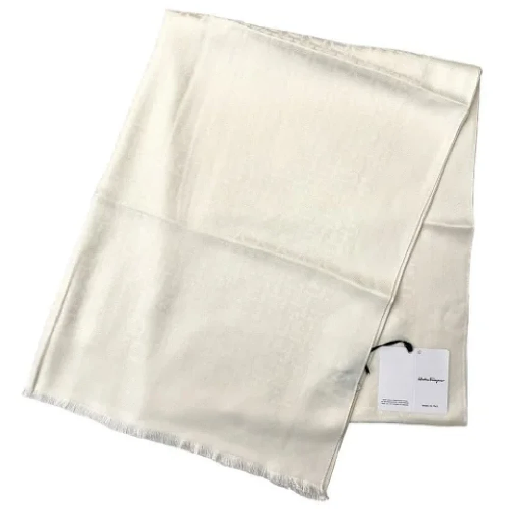 Salvatore Ferragamo Pre-owned Silk scarves White Dames