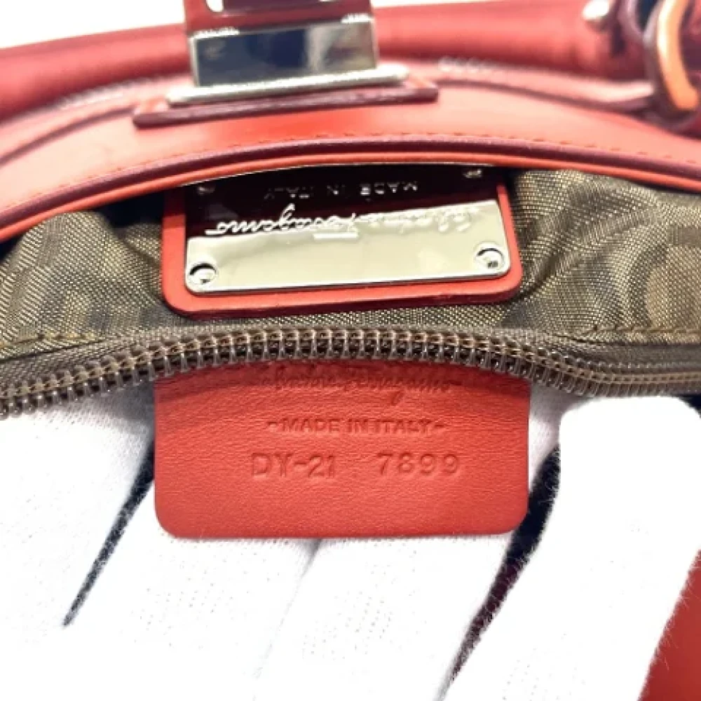 Salvatore Ferragamo Pre-owned Leather handbags Red Dames