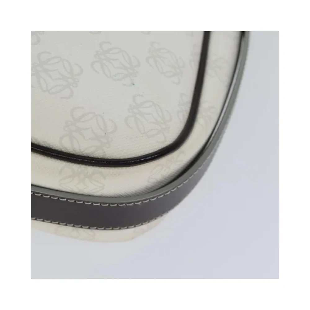 Loewe Pre-owned Fabric shoulder-bags White Dames
