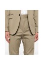 beige-pak-met-knopen-aan-de-voorkant-en-achterste-split