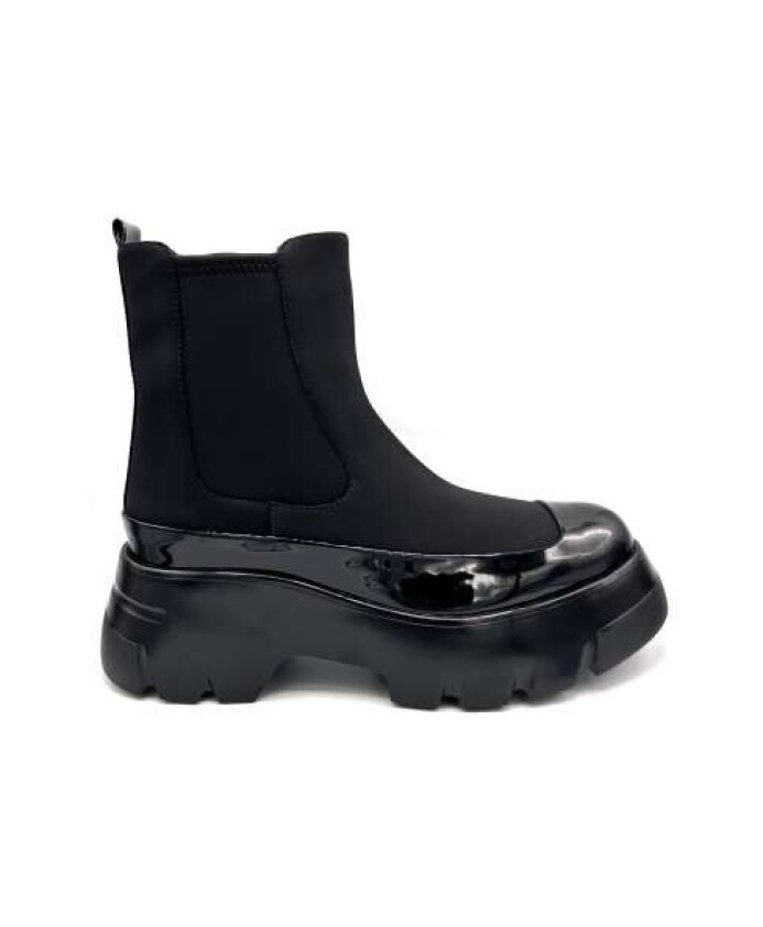 zwarte-stoffen-sneaker-rubberen-zool
