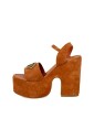 bruine-suede-sandaal-met-hak