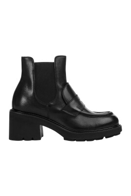 classic-black-leather-heeled-boot