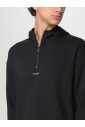 sweat-a-capuche-noir-avec-poche-kangourou