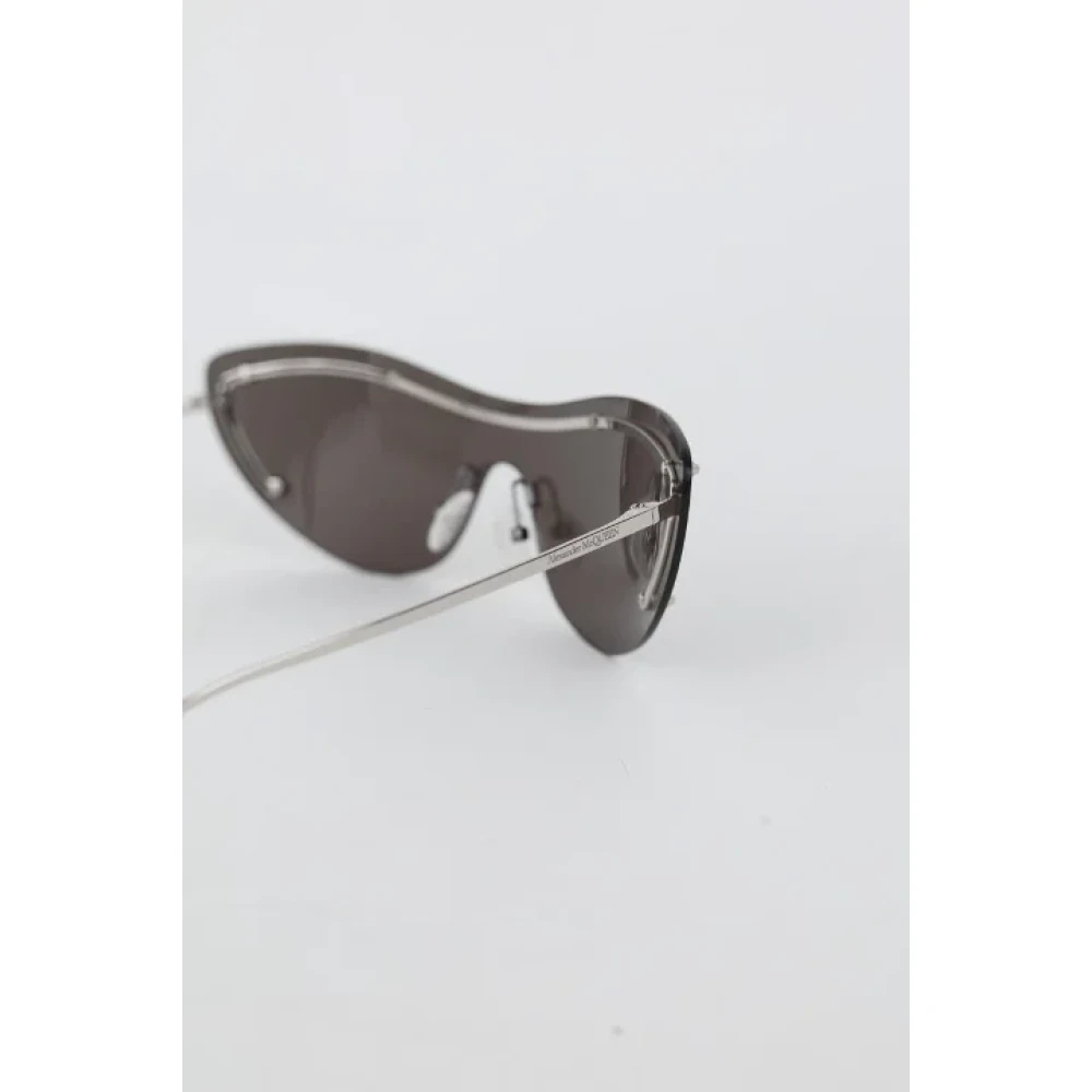 Alexander McQueen Pre-owned Metal sunglasses Black Dames