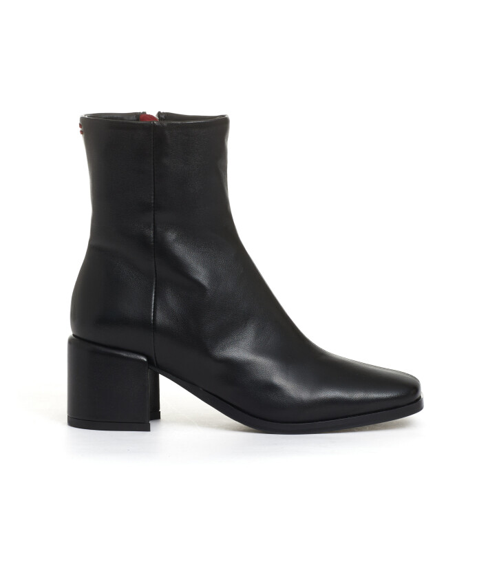 bottines-noires-en-cuir-a-talon-de-60-mm