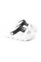 sandales-blanches-avec-bride-noire