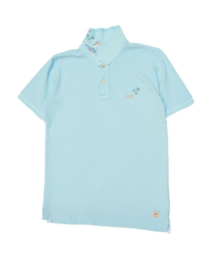 polo-bleu-clair-a-manches-courtes-avec-details-peints-a-la-main