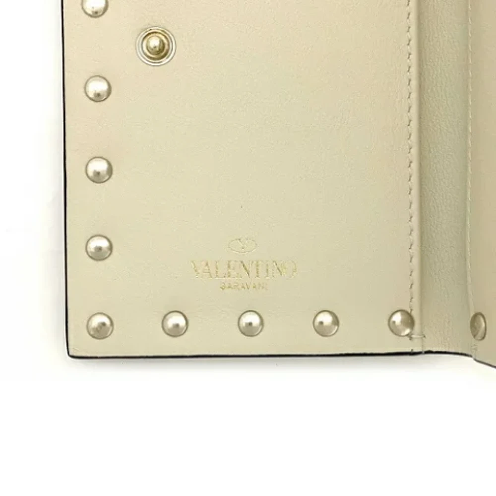 Valentino Vintage Pre-owned Leather wallets Beige Dames