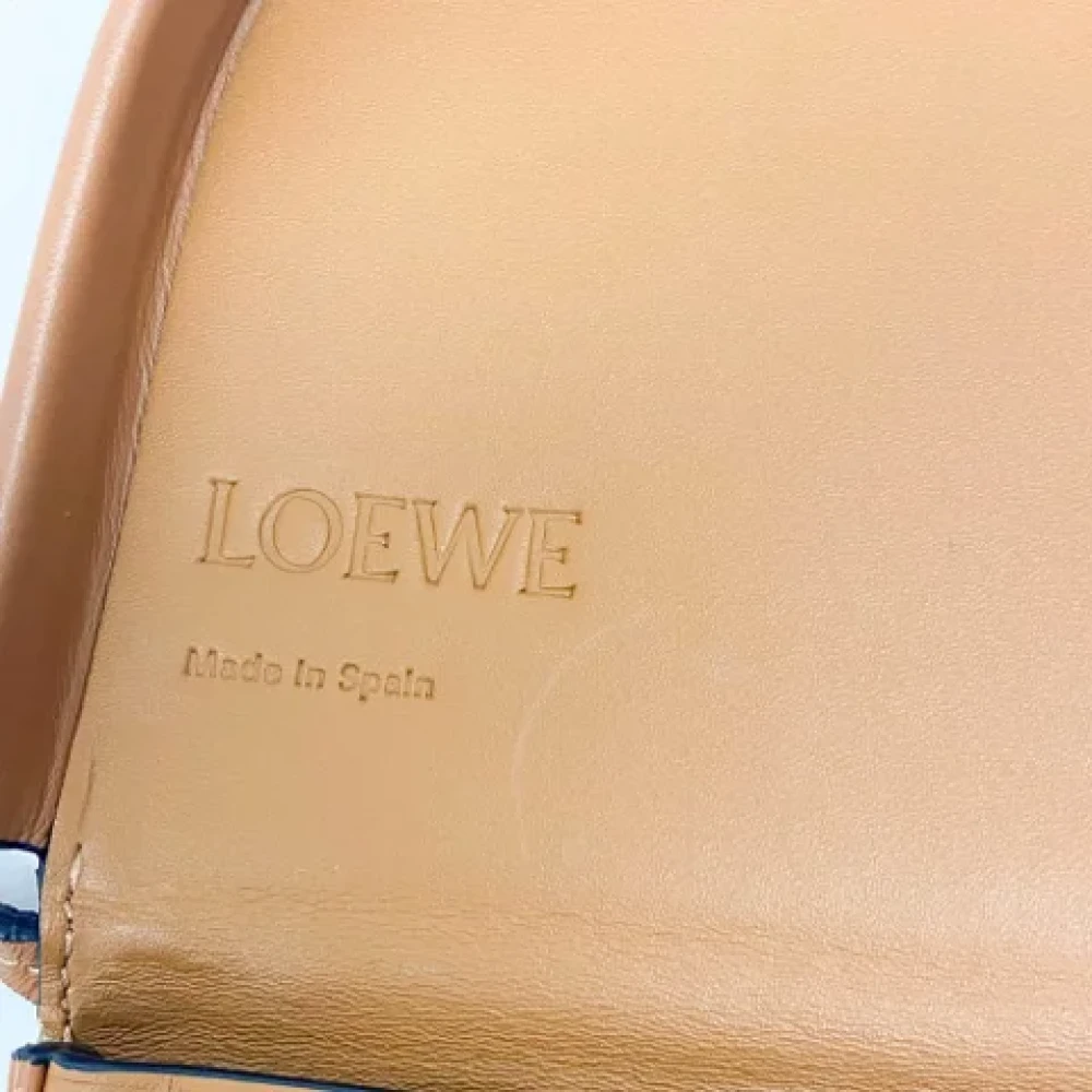 Loewe Pre-owned Leather crossbody-bags Brown Dames