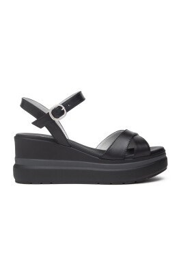 black-sandals-with-wedge-heel