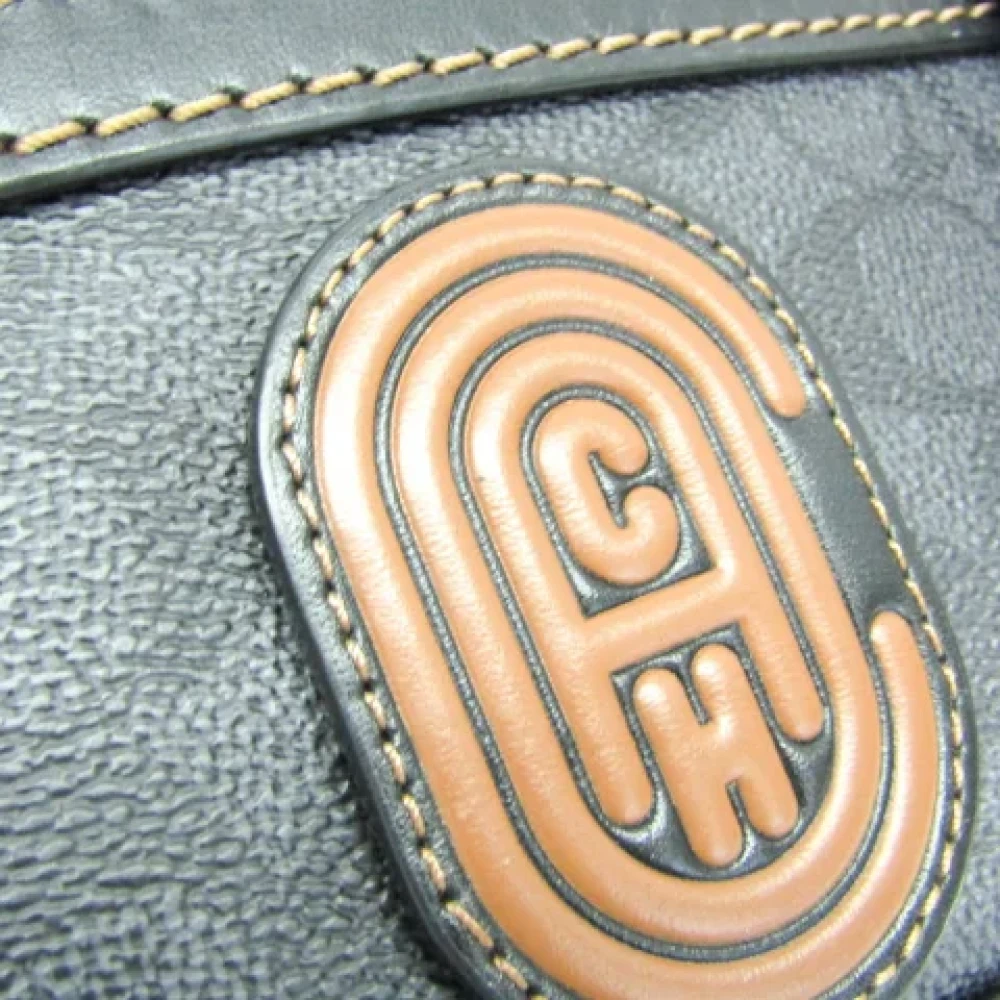 Coach Pre-owned Canvas shoulder-bags Black Unisex