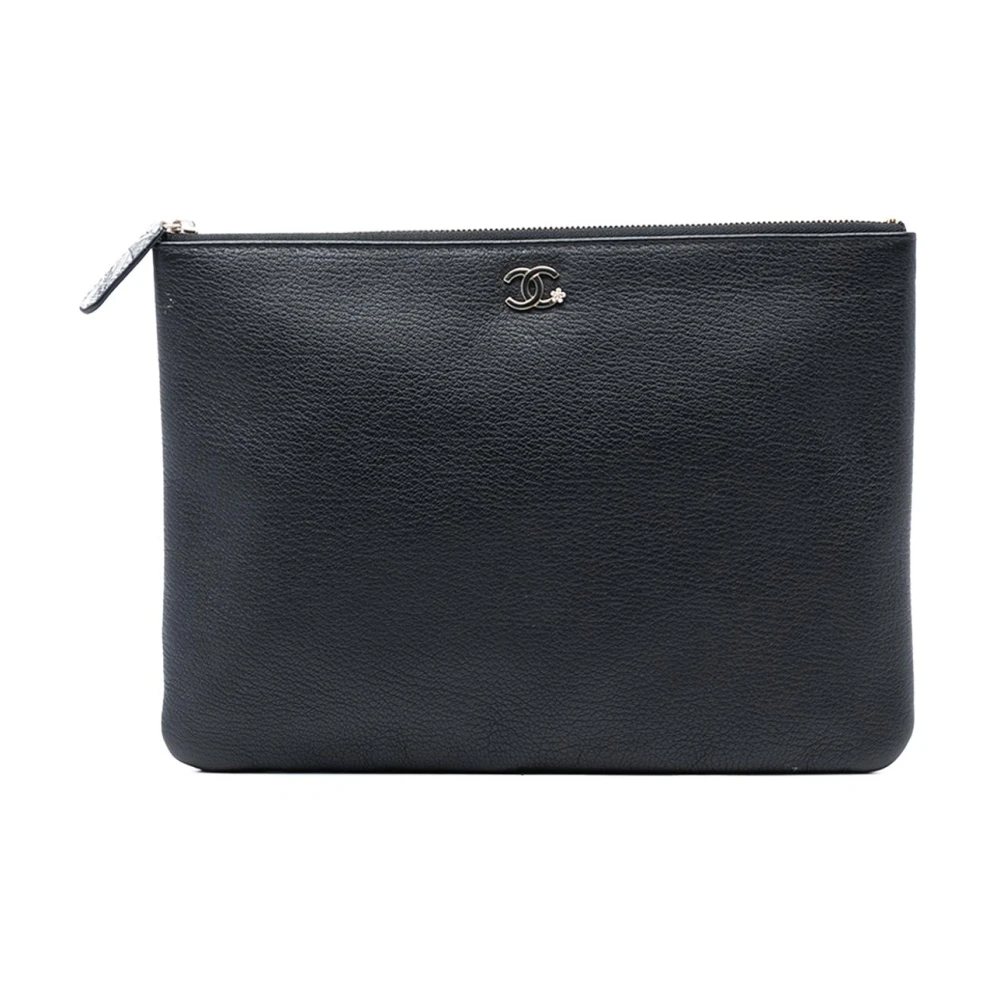 Chanel Vintage Women's Black Pre-Owned Pouch With Zip Closure