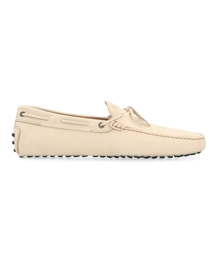 avant-mocassins-en-daim