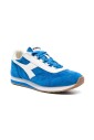 baskets-bleues-a-semelle-epaisse-en-caoutchouc