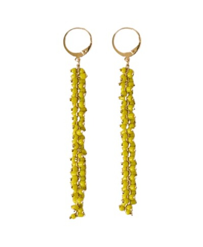 longues-boucles-d-oreilles-avec-detail-de-grappe