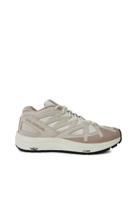 advanced-sneakers-rainy-day