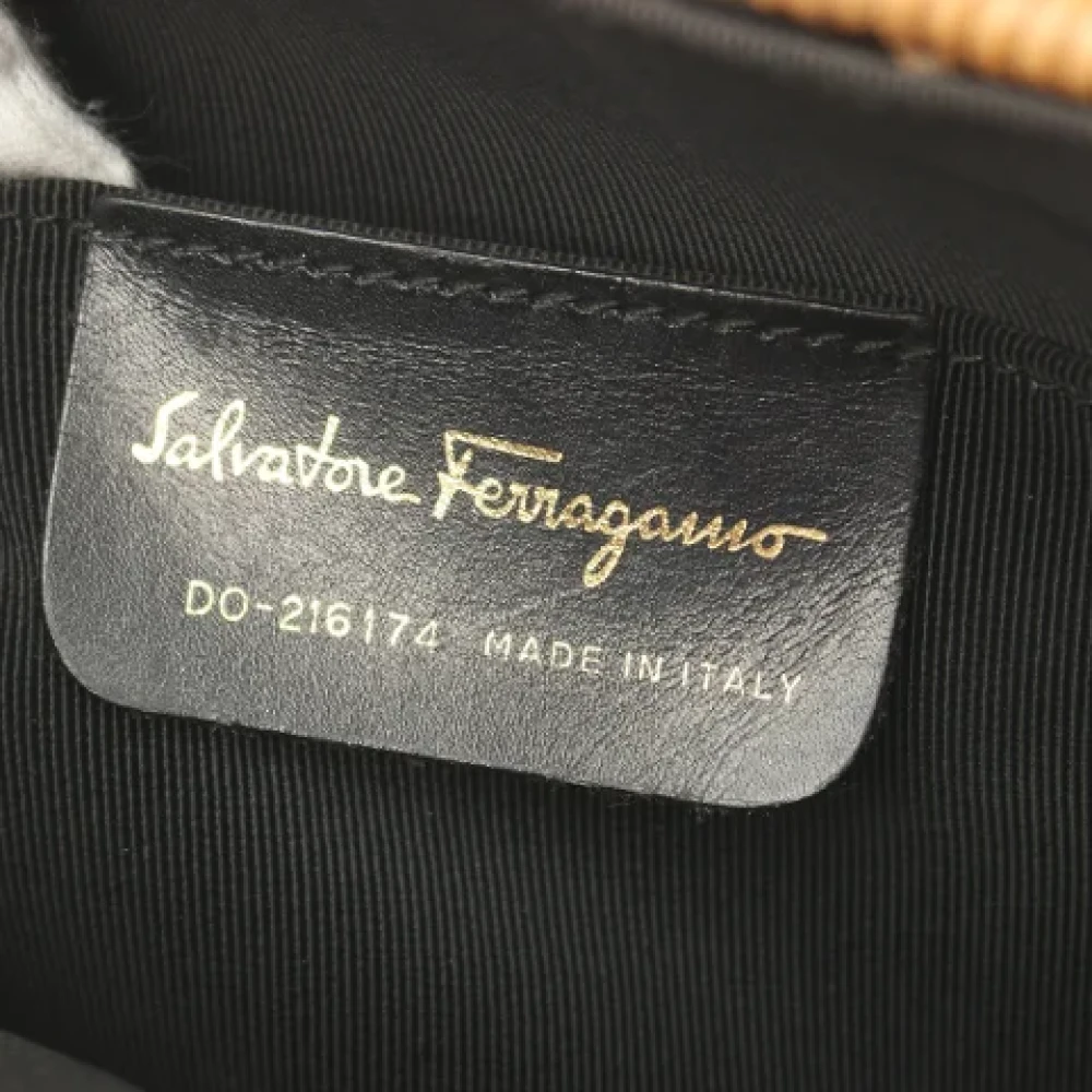 Salvatore Ferragamo Pre-owned Raffia handbags Brown Dames