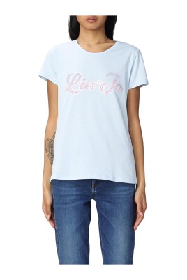 himmelblat-udsmykket-t-shirt