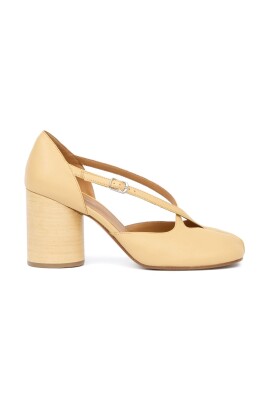 beige-tabi-pump-with-block-heel