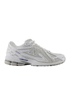 white-sneakers-for-a-stylish-look
