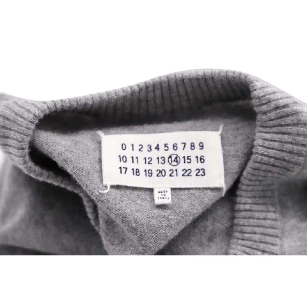 Maison Margiela Pre-owned Wool tops Gray Dames