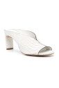 mules-en-cuir-blanc-avec-bout-ouvert