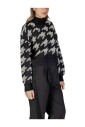 pull-noir-en-acrylique-collection-automne-hiver
