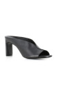 sandales-noires-en-cuir-avec-decoupe-en-v