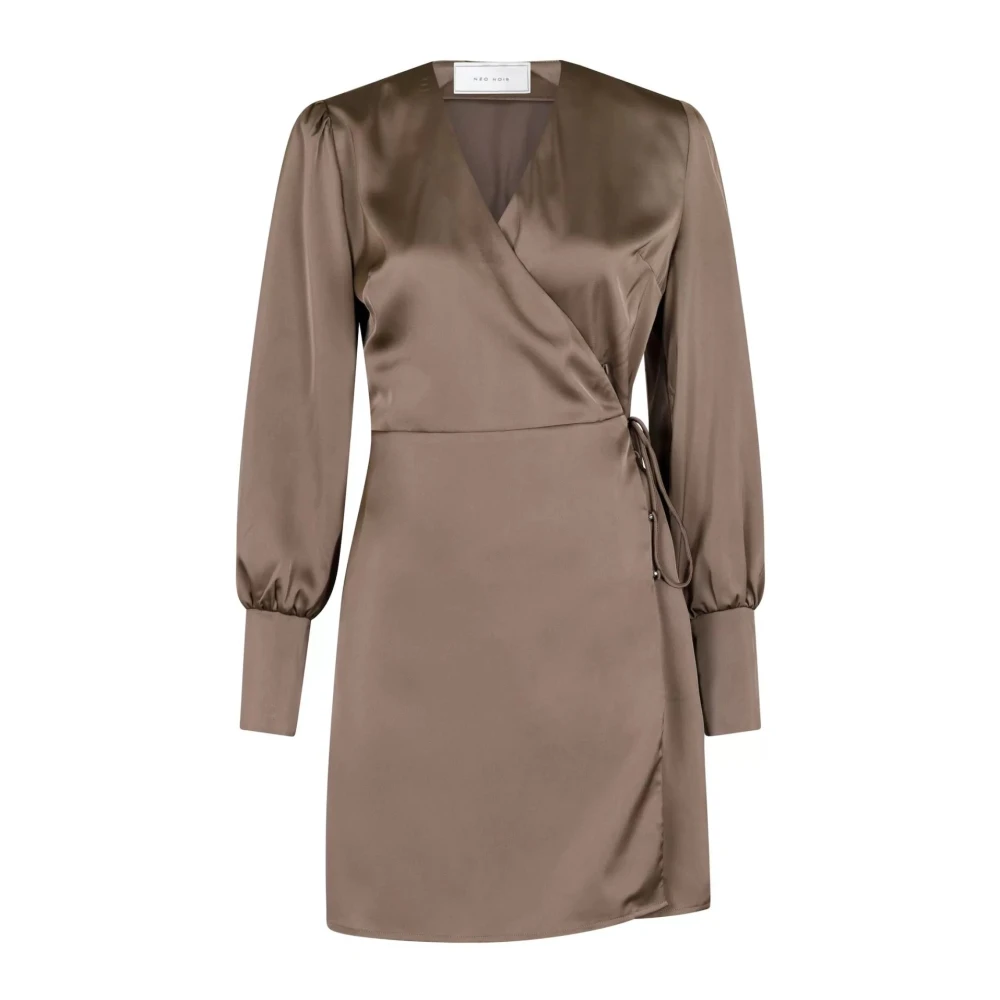 NEO NOIR Satijnen Wikkeljurk met Pofmouwen Beige Dames