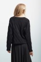 pull-en-maille-torsadee-a-col-en-v
