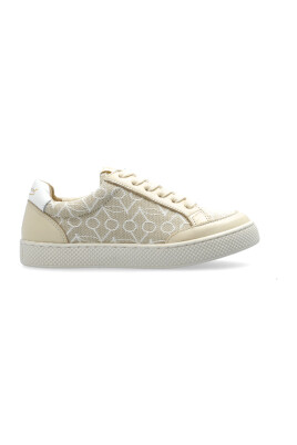 sports-shoes-with-logo