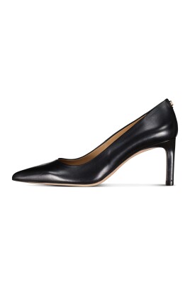 eleganta-laderpumps-med-spetsig-ta