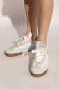 sneakers-kick