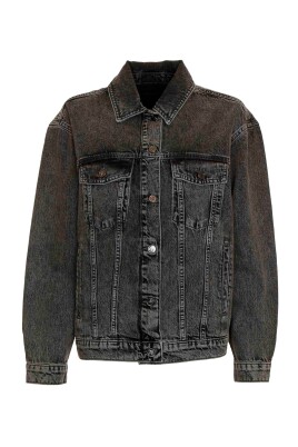 veste-en-jean-gris-decontractee