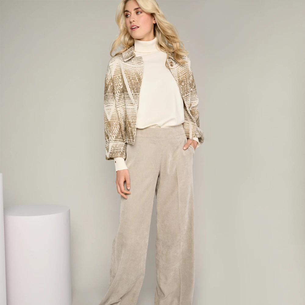 Marie Méro Korte Roomkleurige Jacquard Geweven Jas Beige Dames