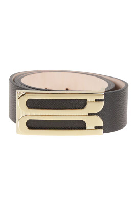 black-leather-belt-stylish-accessory