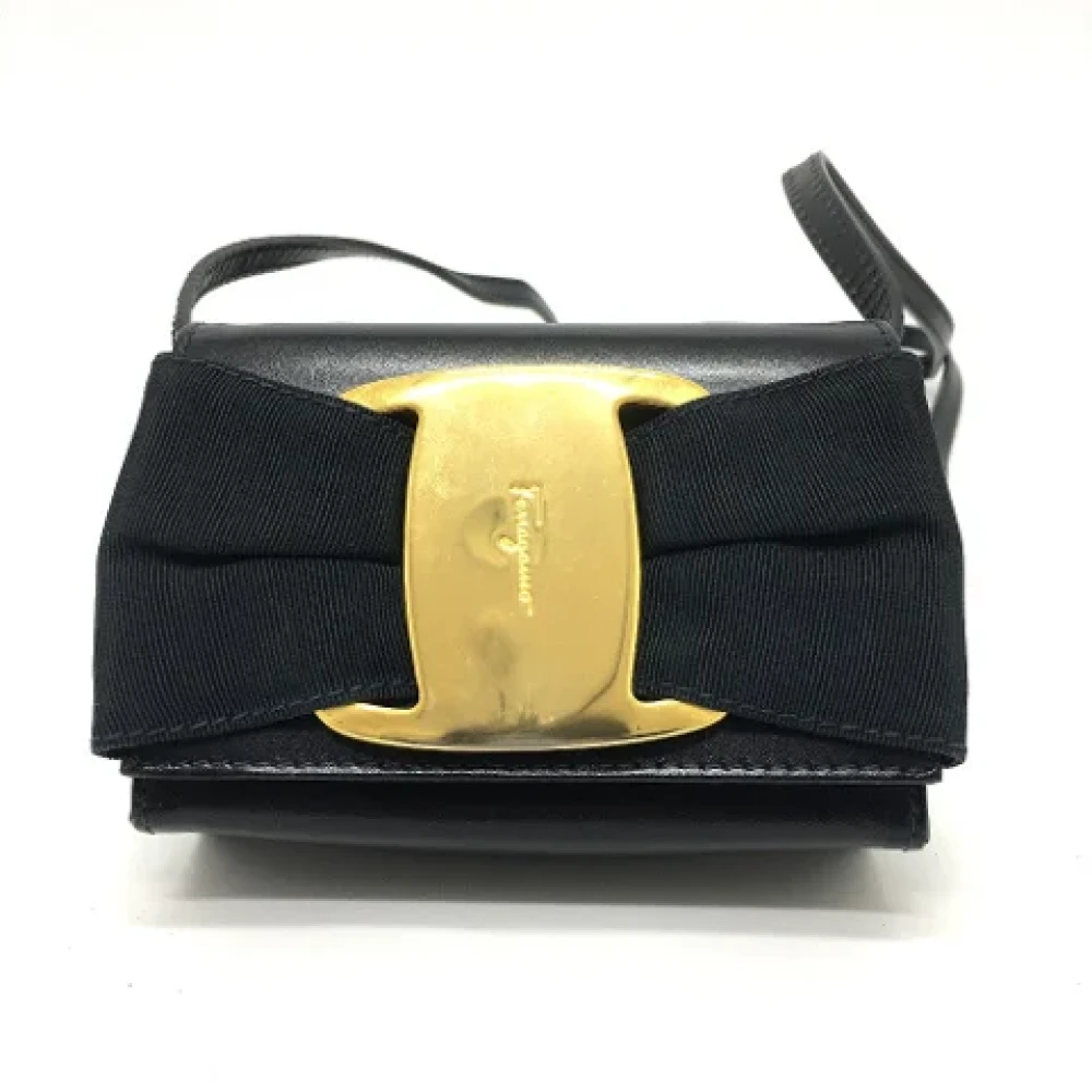 Salvatore Ferragamo Pre-owned Leather shoulder-bags Black Dames