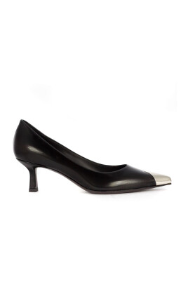 black-leather-pumps-with-metal-toe-cap