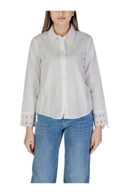 chemise-en-coton-blanc-a-col-roule-avec-boutons
