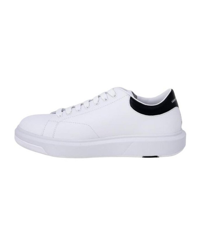 sneakers-en-cuir-noir-et-blanc