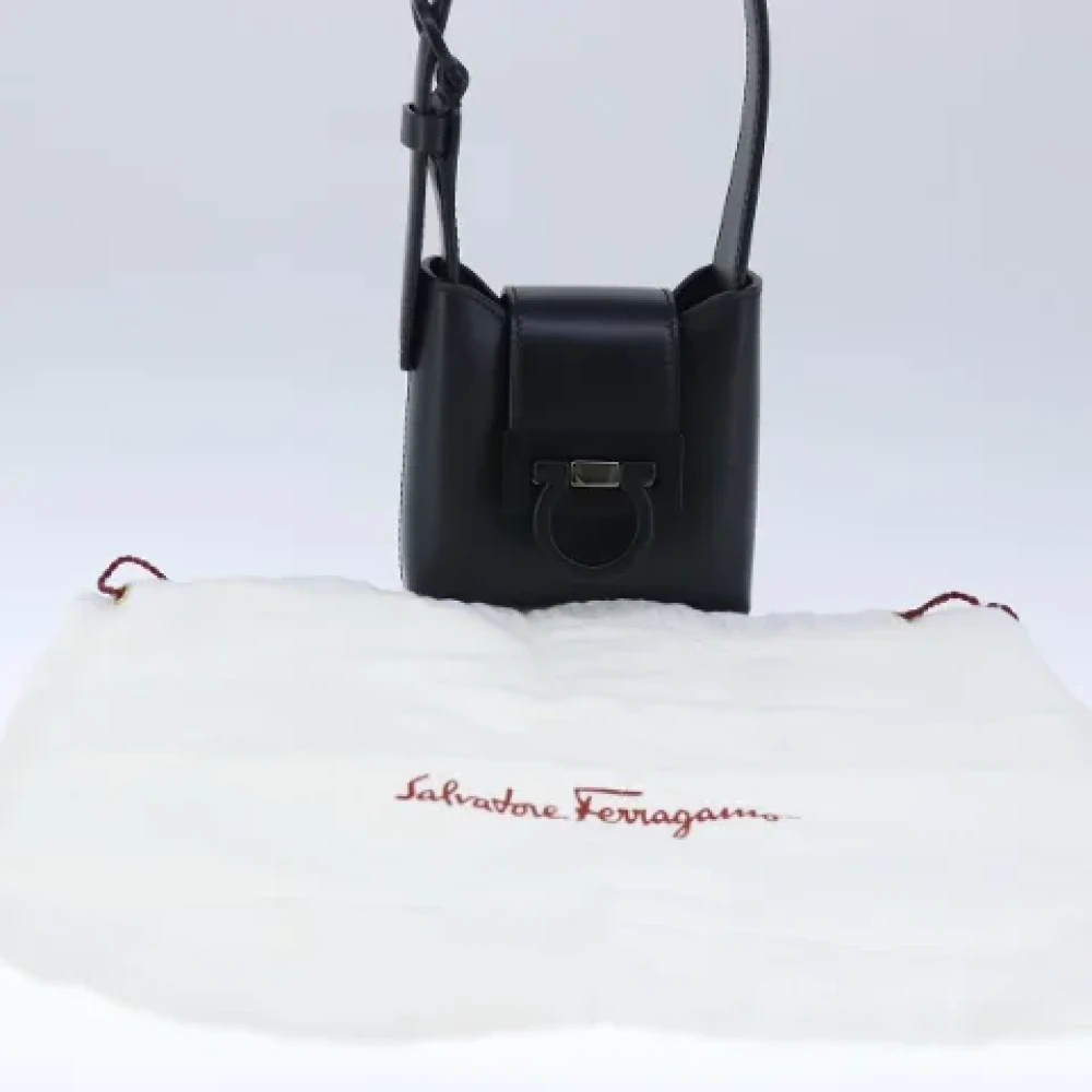 Salvatore Ferragamo Pre-owned Leather handbags Black Dames